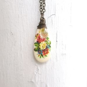 Vintage pendant floral with citrine gemstone